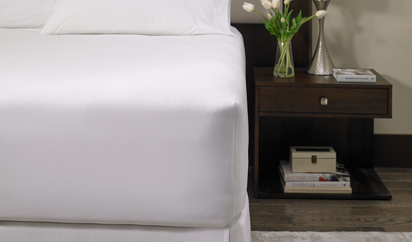 https://www.shopsonesta.com/images/products/lrg/sonesta-classic-fitted-sheet-son-104-01-wh_lrg.jpg